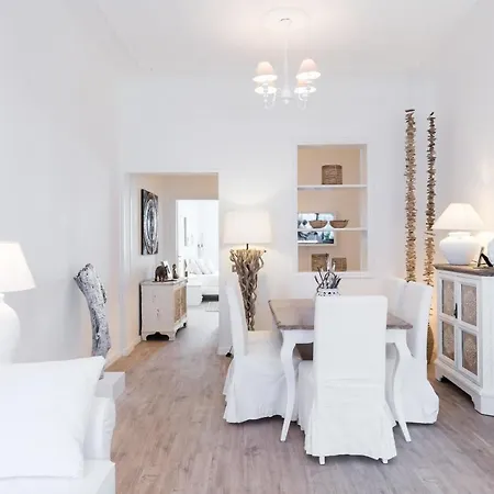 Apartment Via Frattina Rome